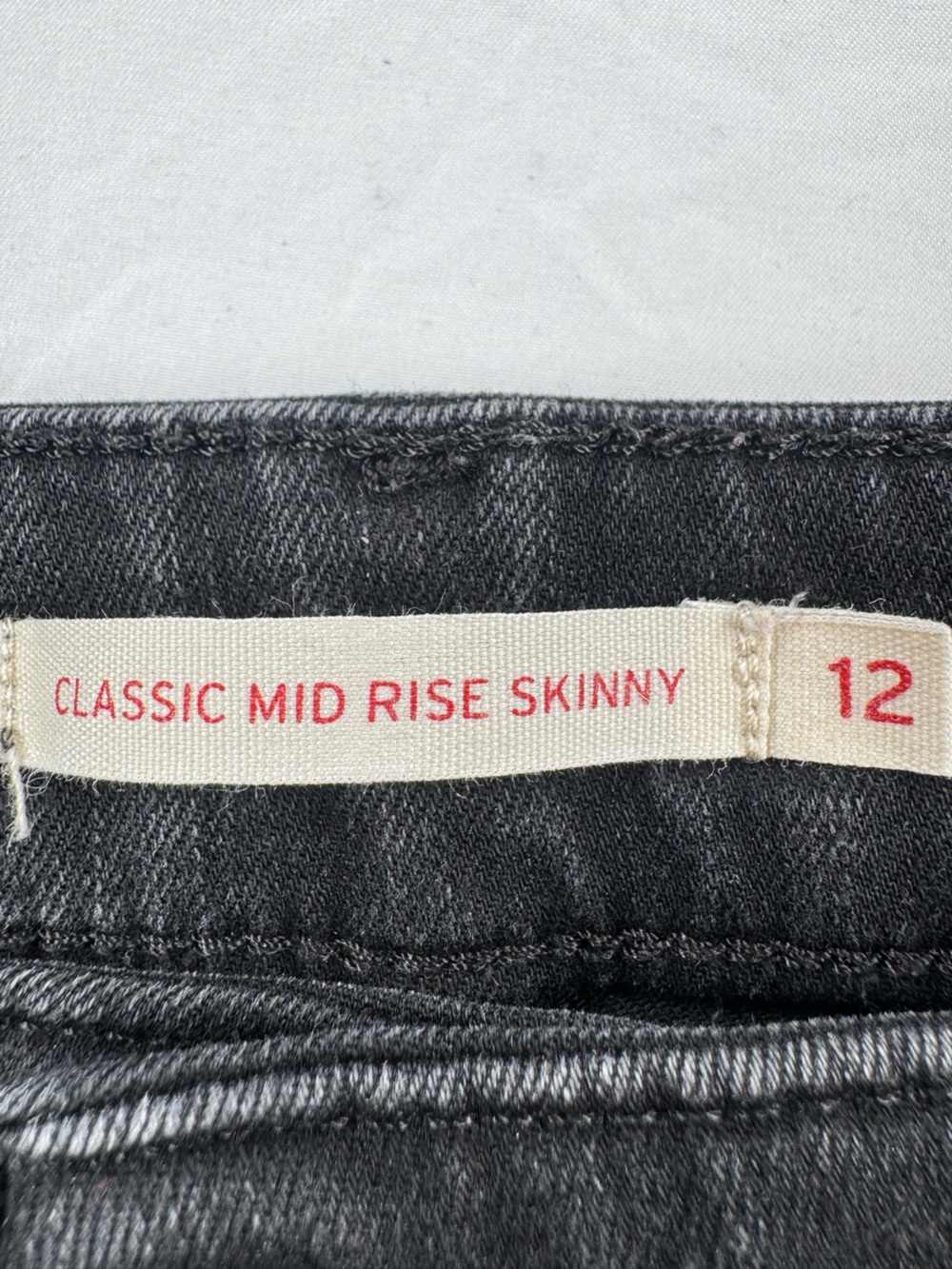 Levi's Classic Mid Rise Skinny Black Jeans - Picture 6 of 8